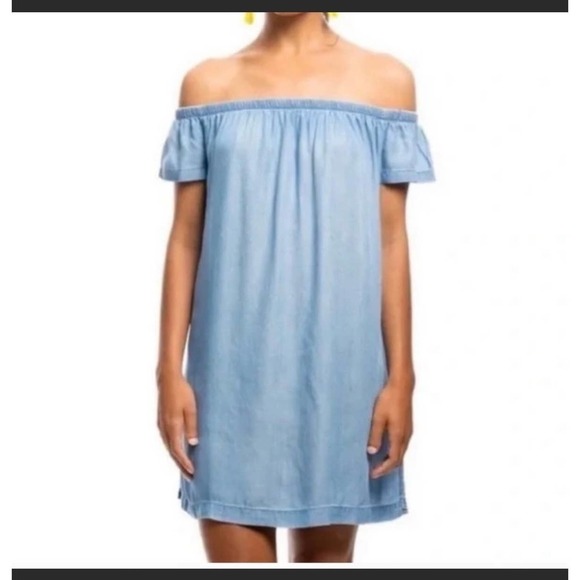 Anthropologie Dresses & Skirts - Anthropologie cloth & Stone Chambray off the shoulders mini dress size M